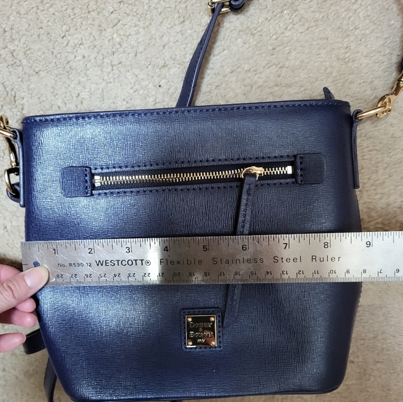 Stunning Dooney and Bourke Leather Crossbody Bag! - Picture 7 of 9